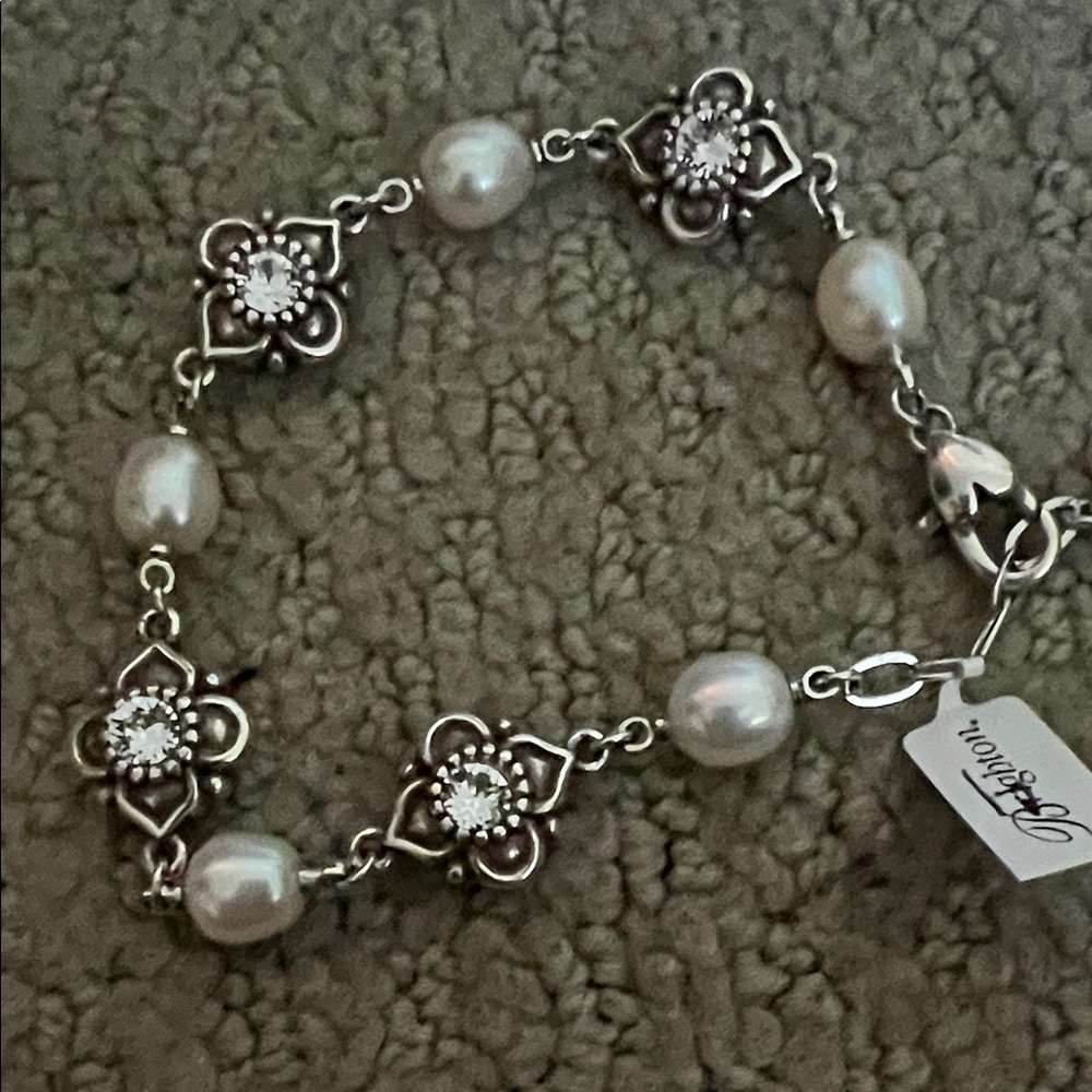 Elegant Silver and White Pearl Bracelet